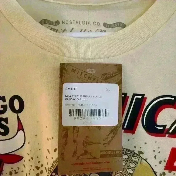 Mitchell & Ness Chicago Bulls ‘96’97’98 Back to Back to Back 3 Ring Shirt - Picture 3 of 5